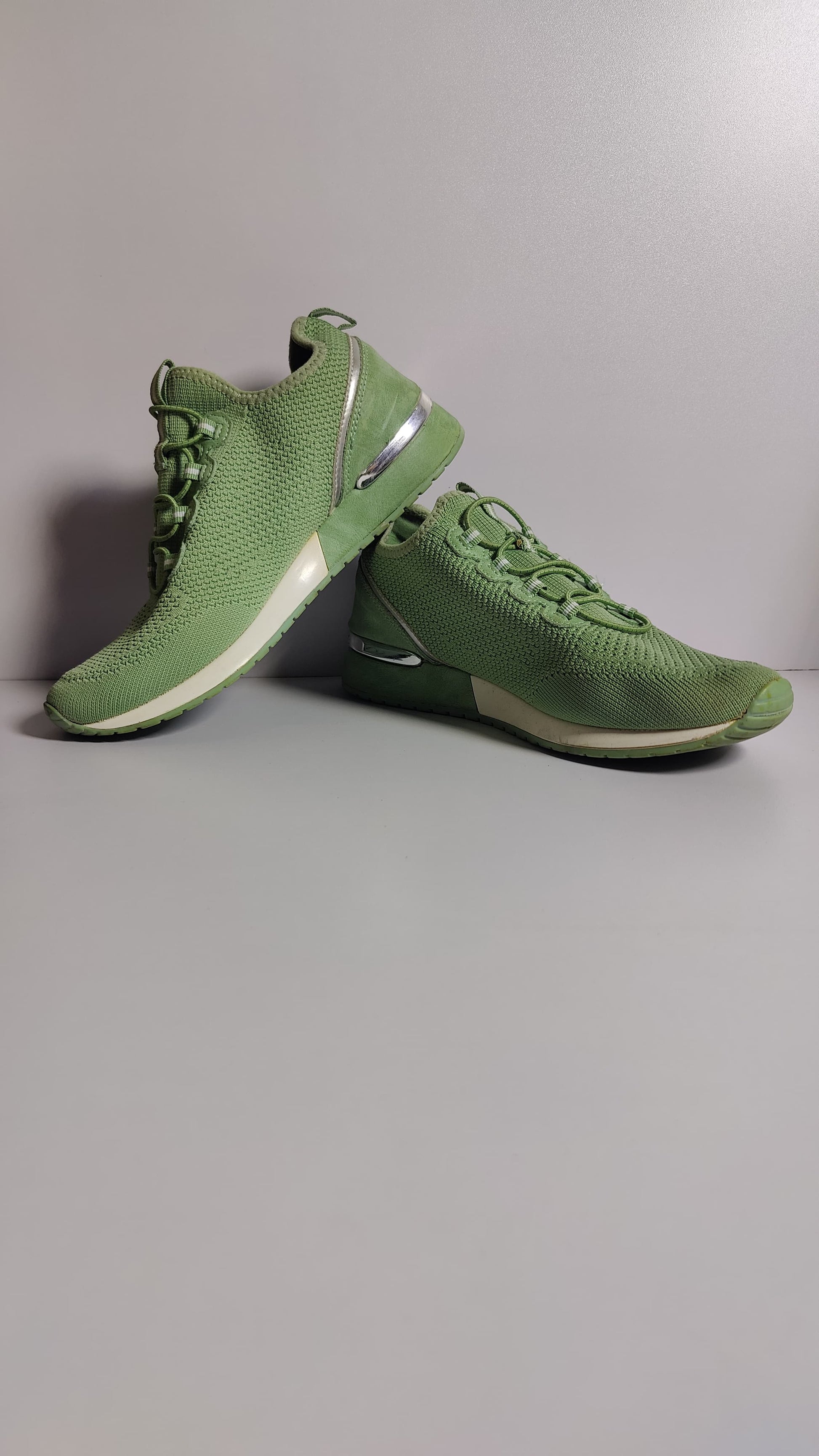 Vnce Women’s Green Laced Sneakers