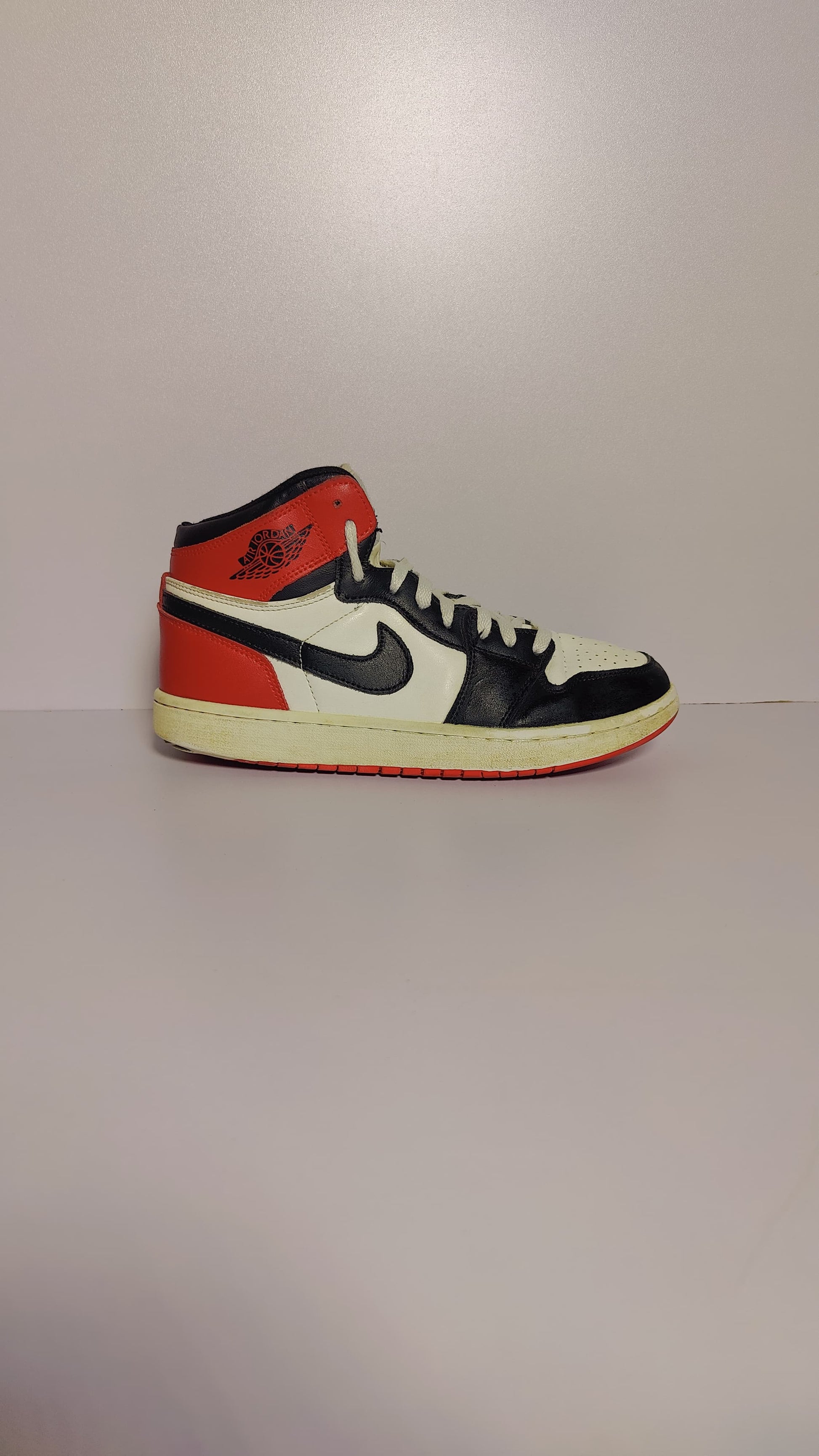 Jordan 1 Mid ‘Black Sail Gym Red’