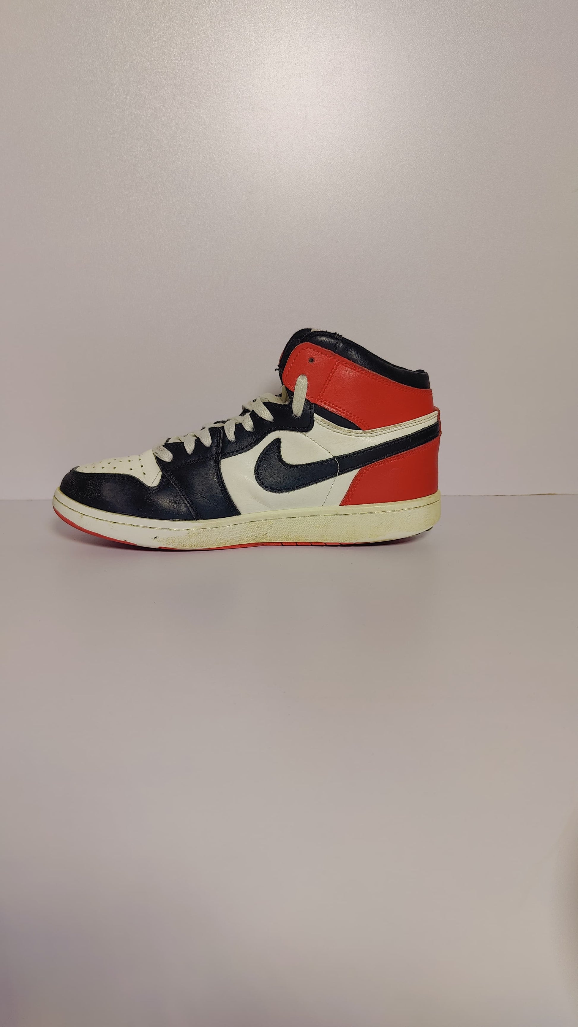 Jordan 1 Mid ‘Black Sail Gym Red’