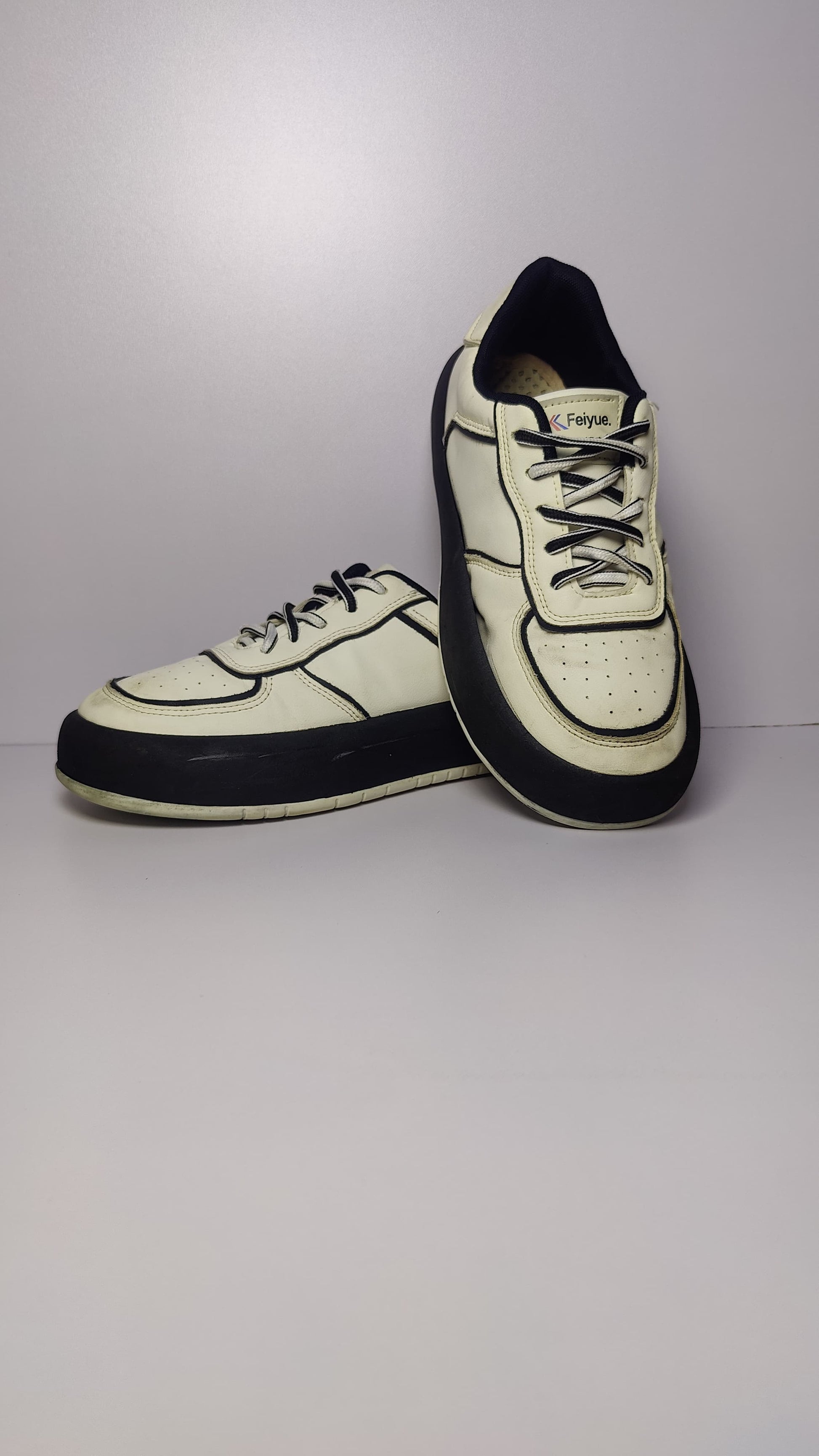 Men’s Casual Sneakers