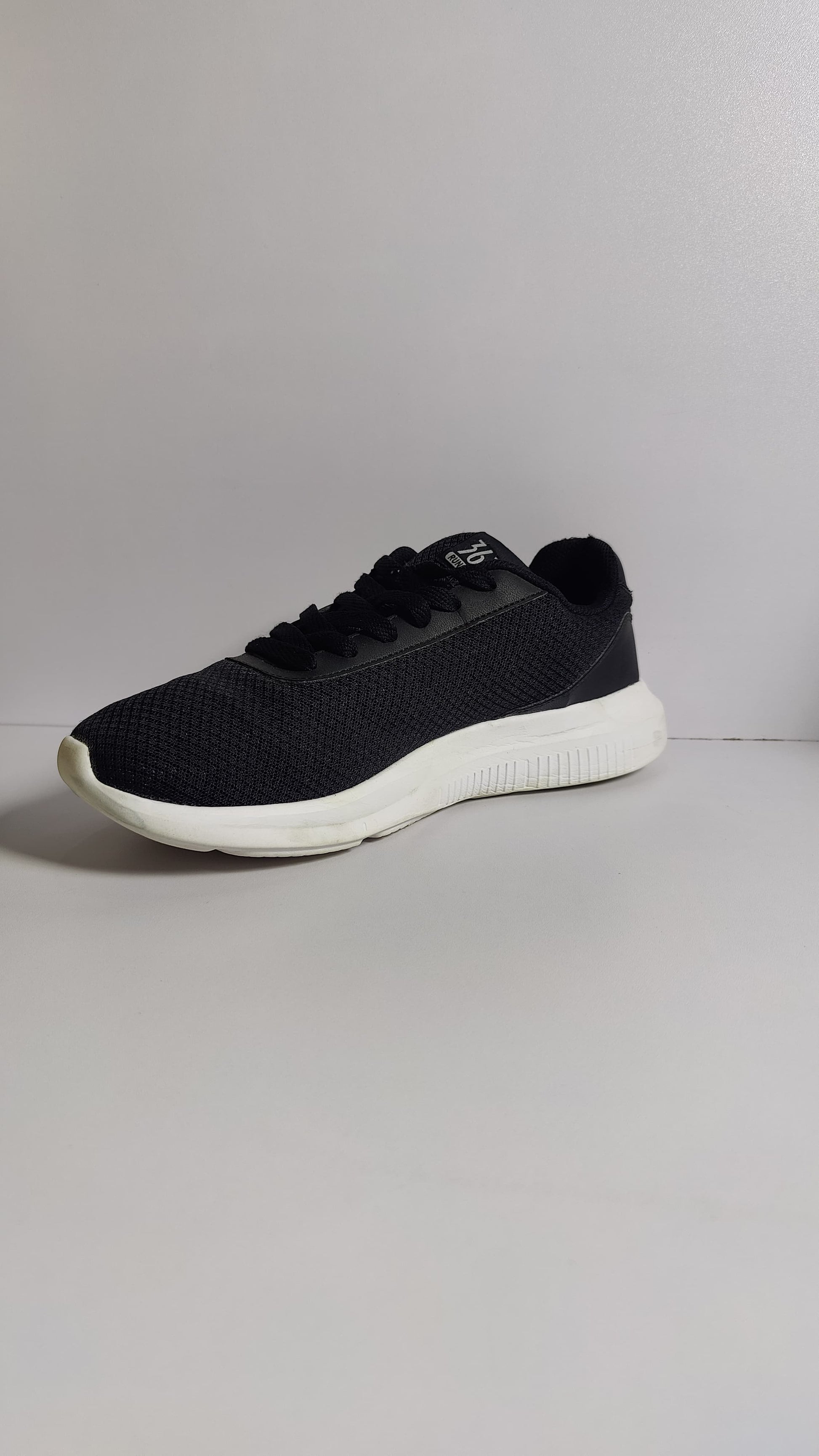 361° Low-Top Running Shoes – Black/White (Unisex)