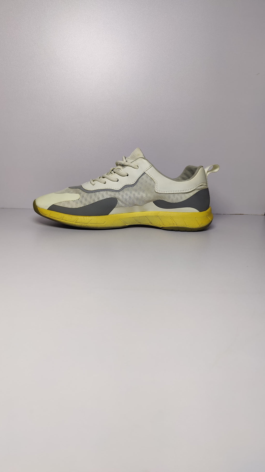 Open-Air Breathable Sneakers