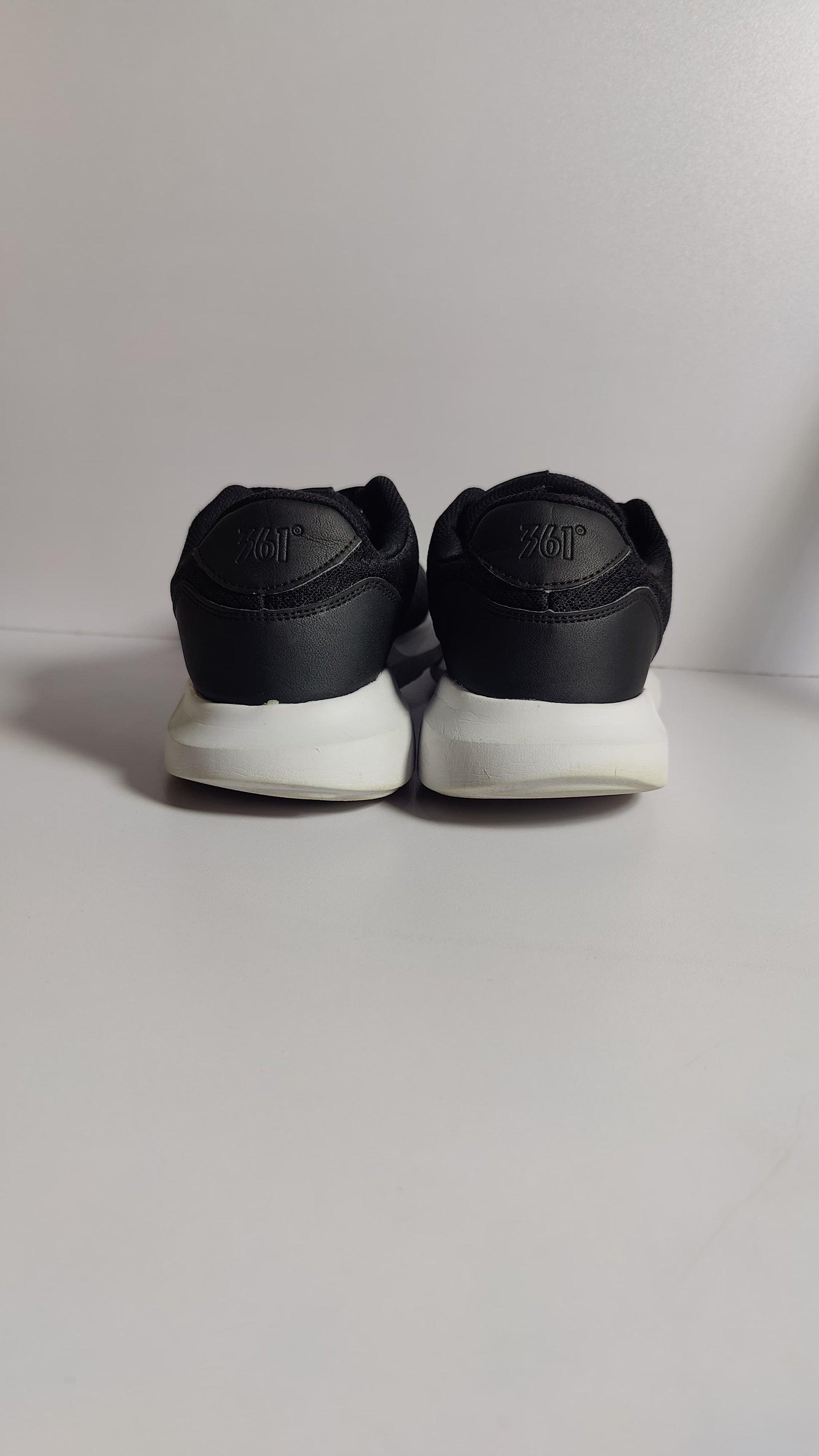 361° Low-Top Running Shoes – Black/White (Unisex)