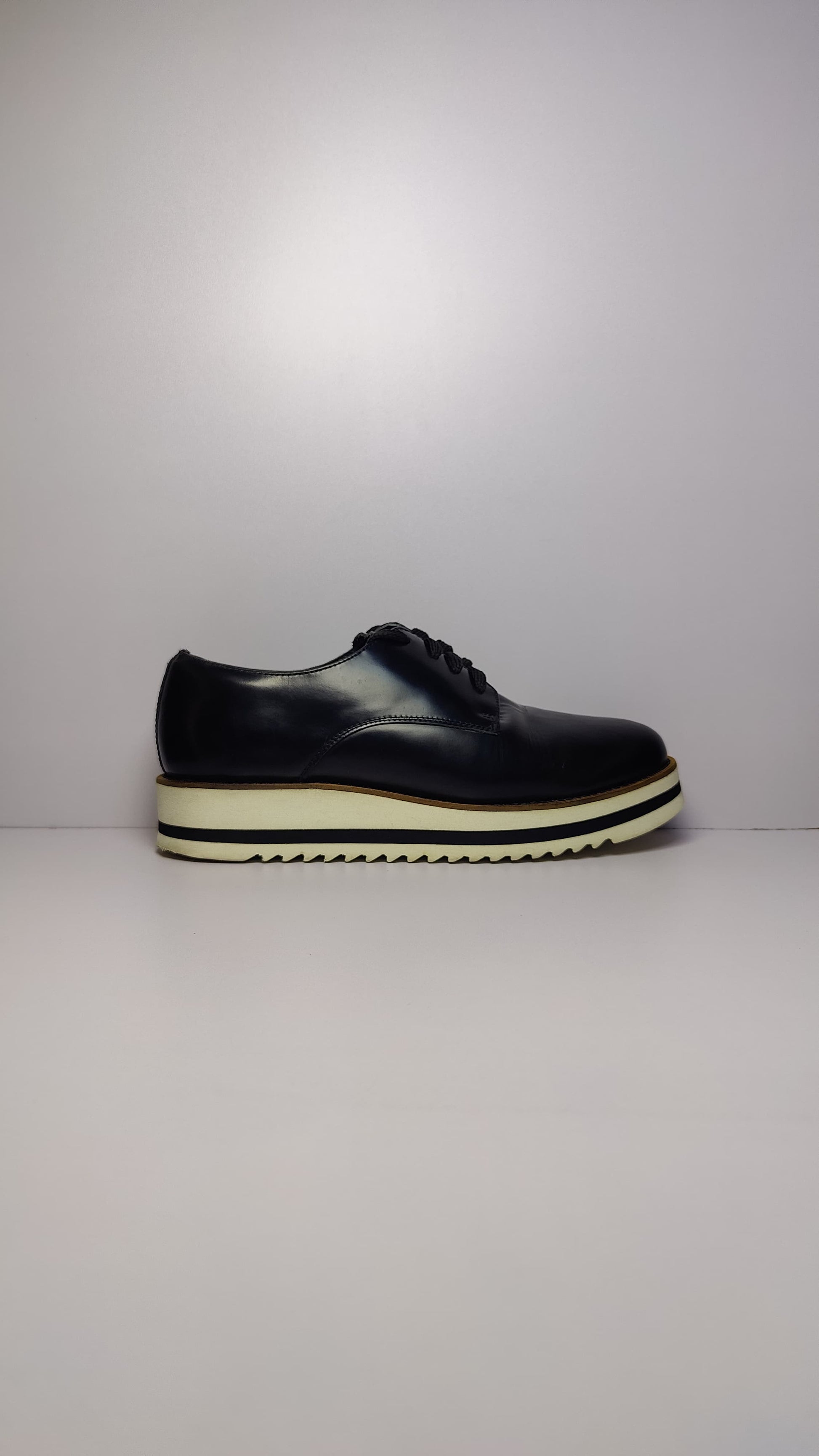 Summit by White Mountain Heeled Oxford