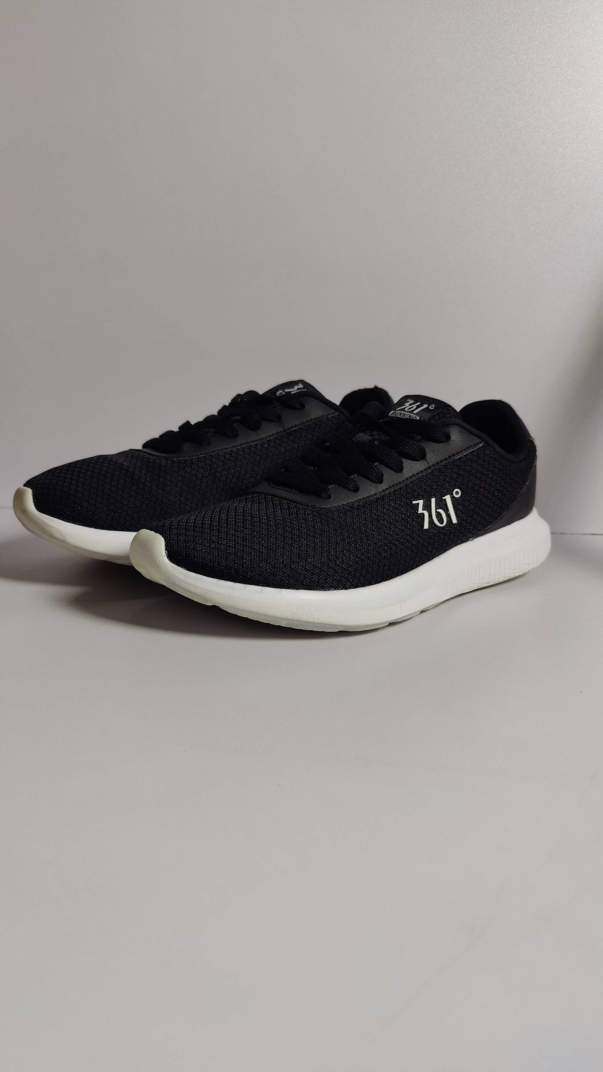 361° Low-Top Running Shoes – Black/White (Unisex)