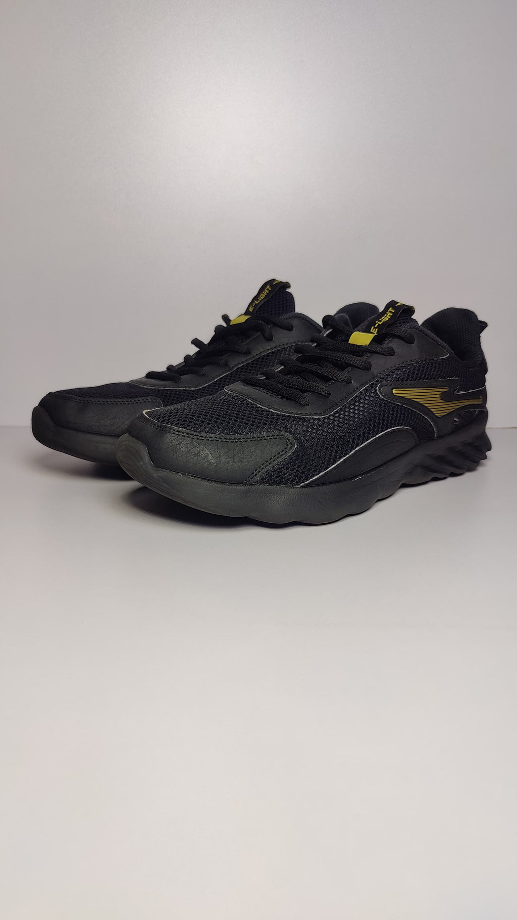 ERKE Hongxing Running Shoes – Black/Gold (Low-Top)