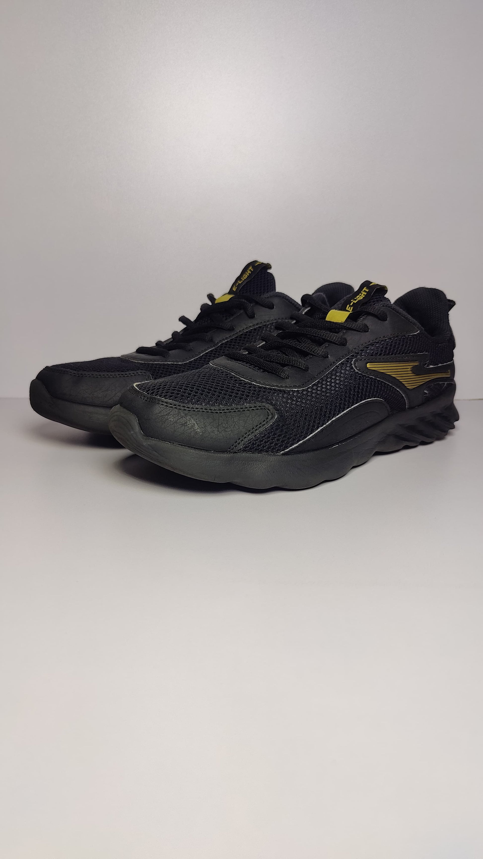 ERKE Hongxing Running Shoes – Black/Gold (Low-Top)