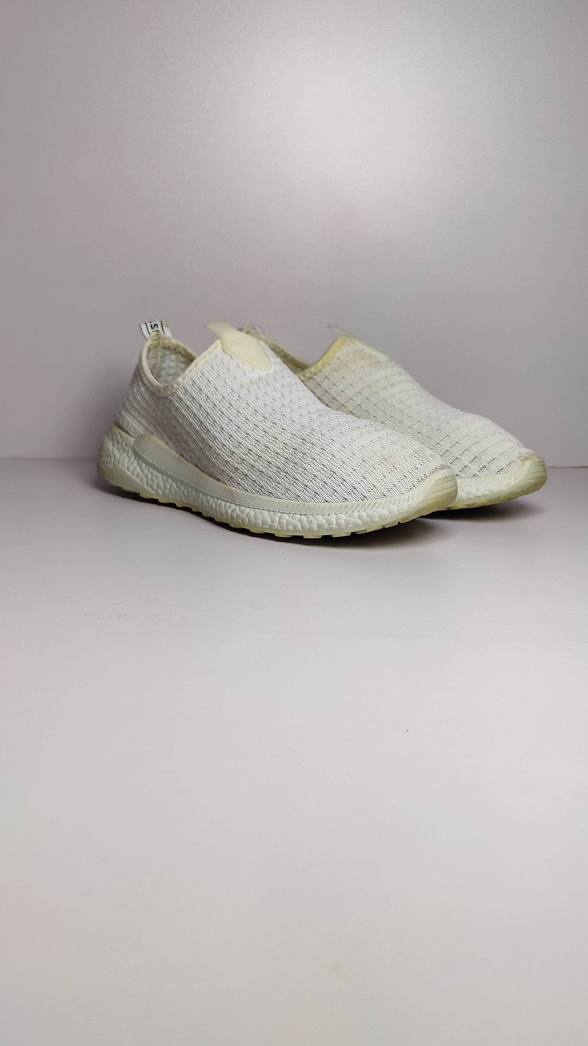 Women's Low-Top White Shoes