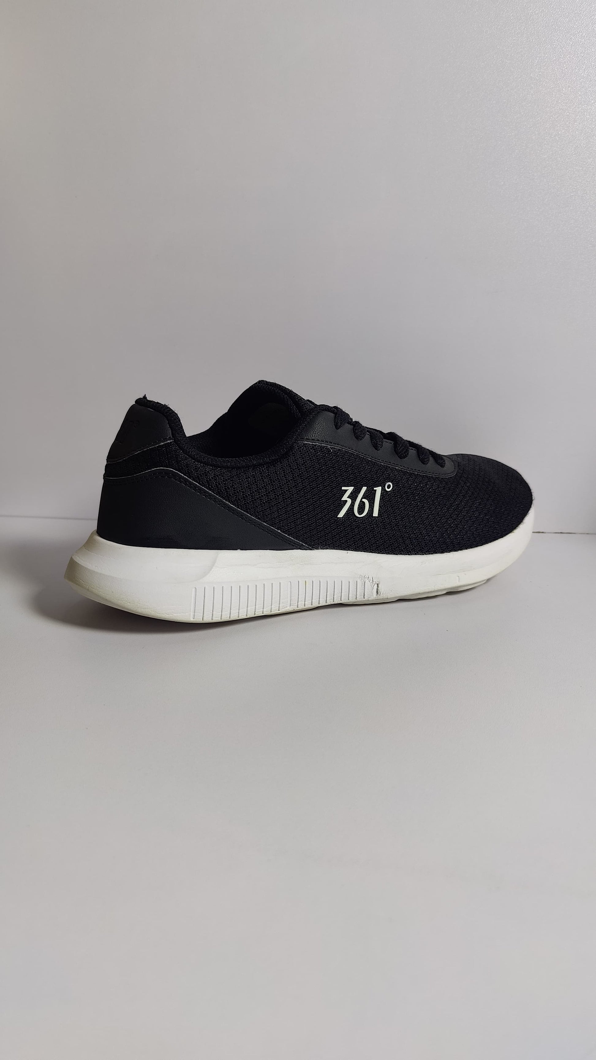 361° Low-Top Running Shoes – Black/White (Unisex)
