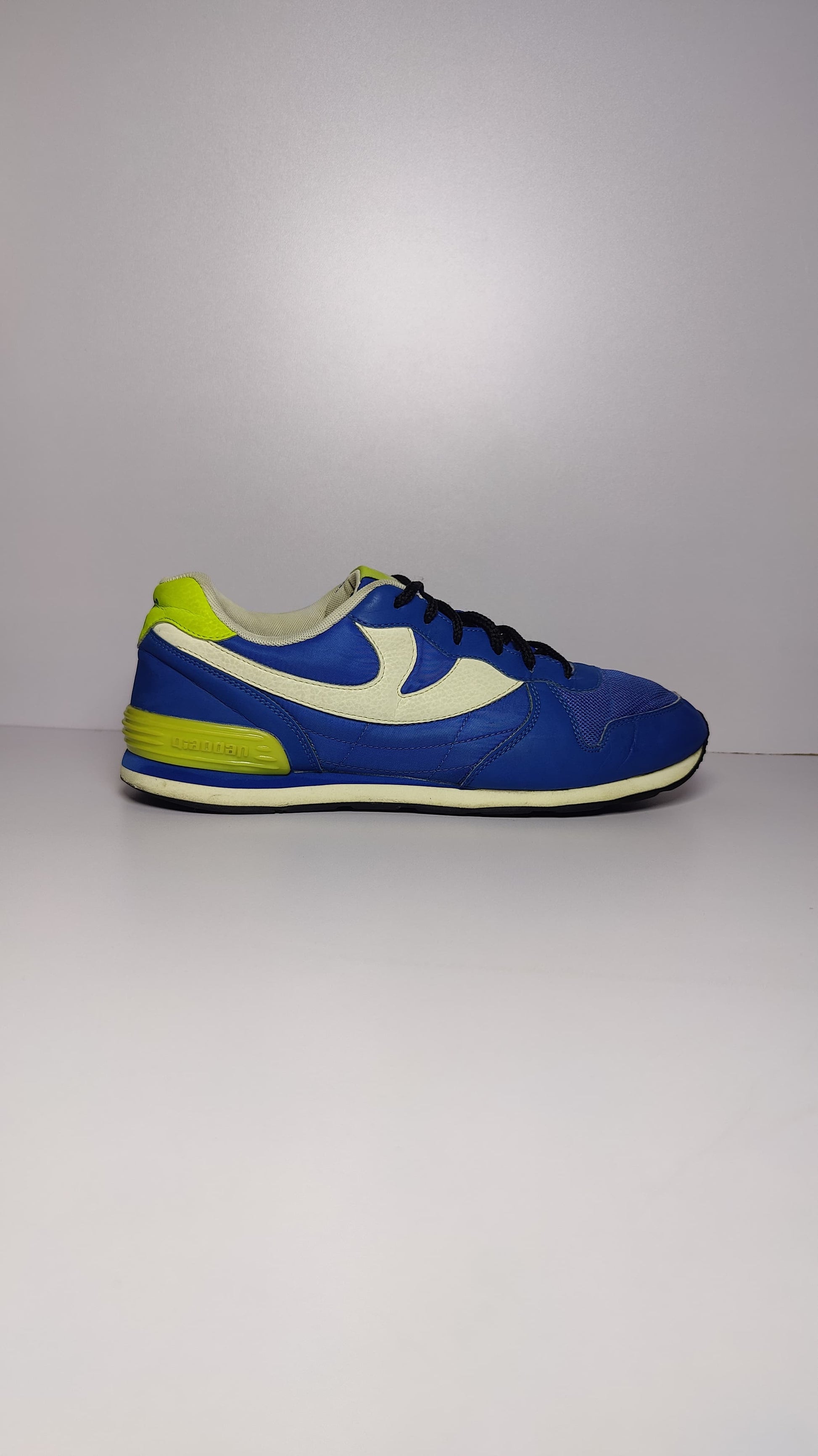 Shaq Basketball Shoes – Blue & Parrot