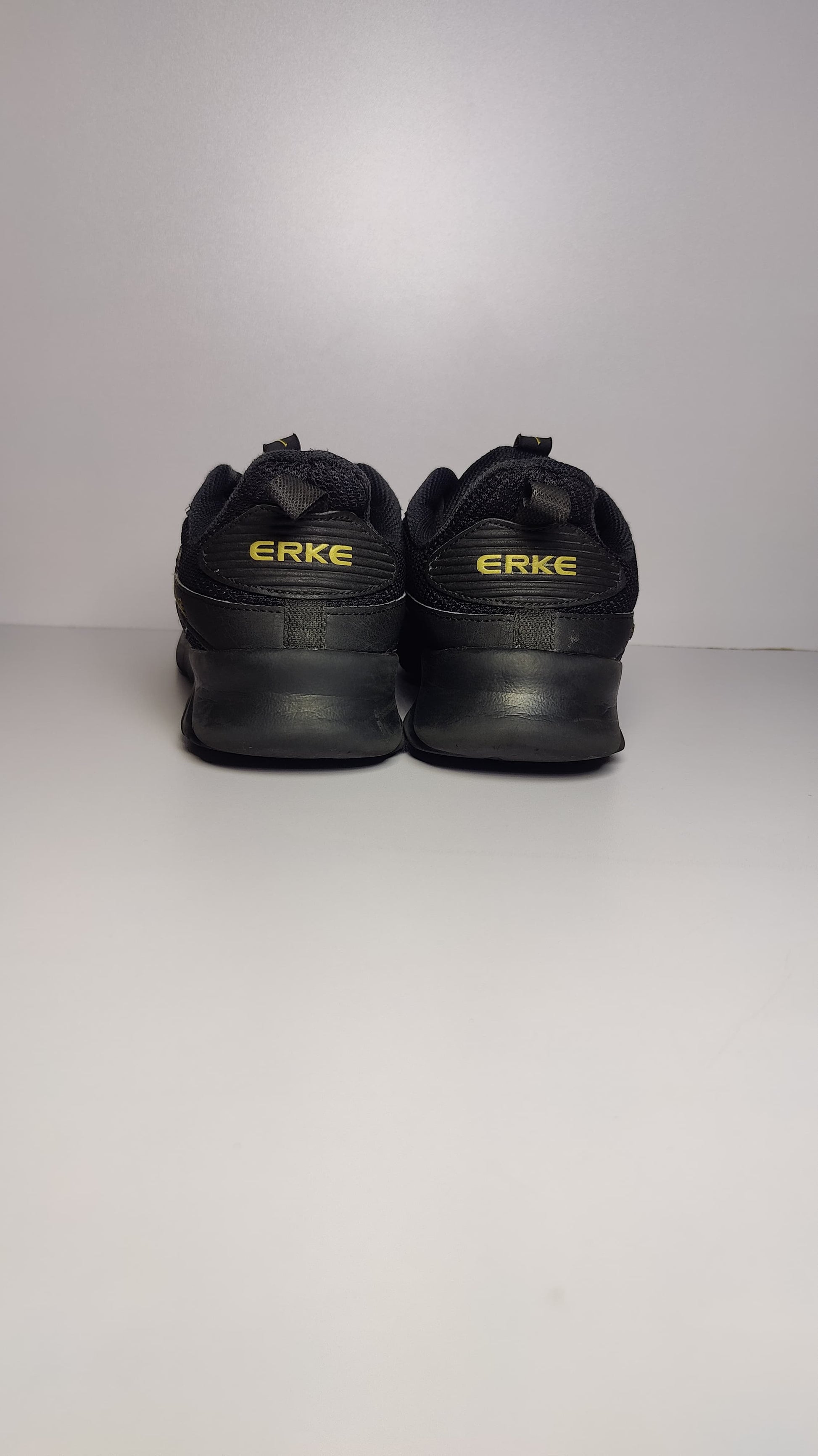 ERKE Hongxing Running Shoes – Black/Gold (Low-Top)