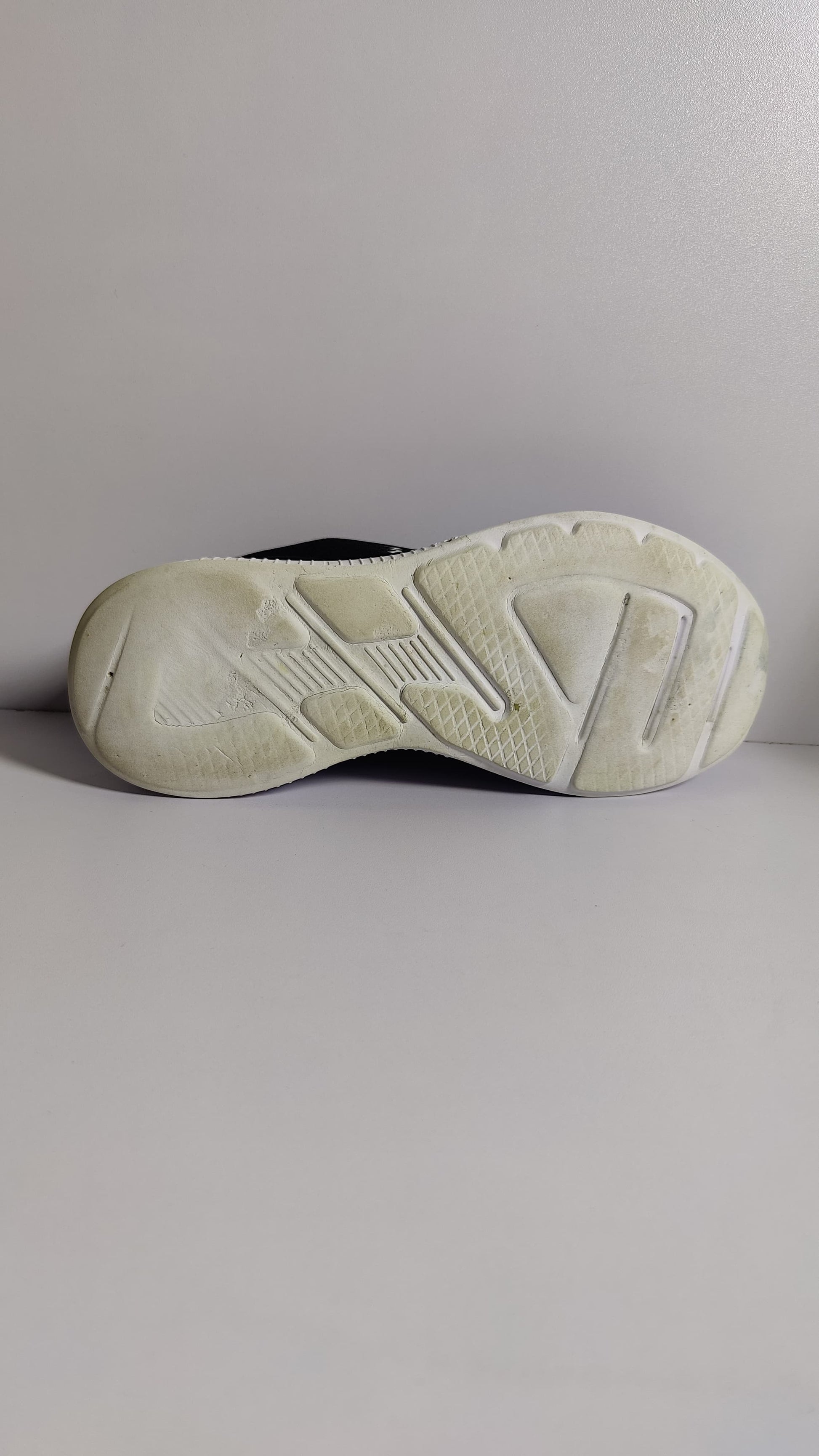 361° Low-Top Running Shoes – Black/White (Unisex)