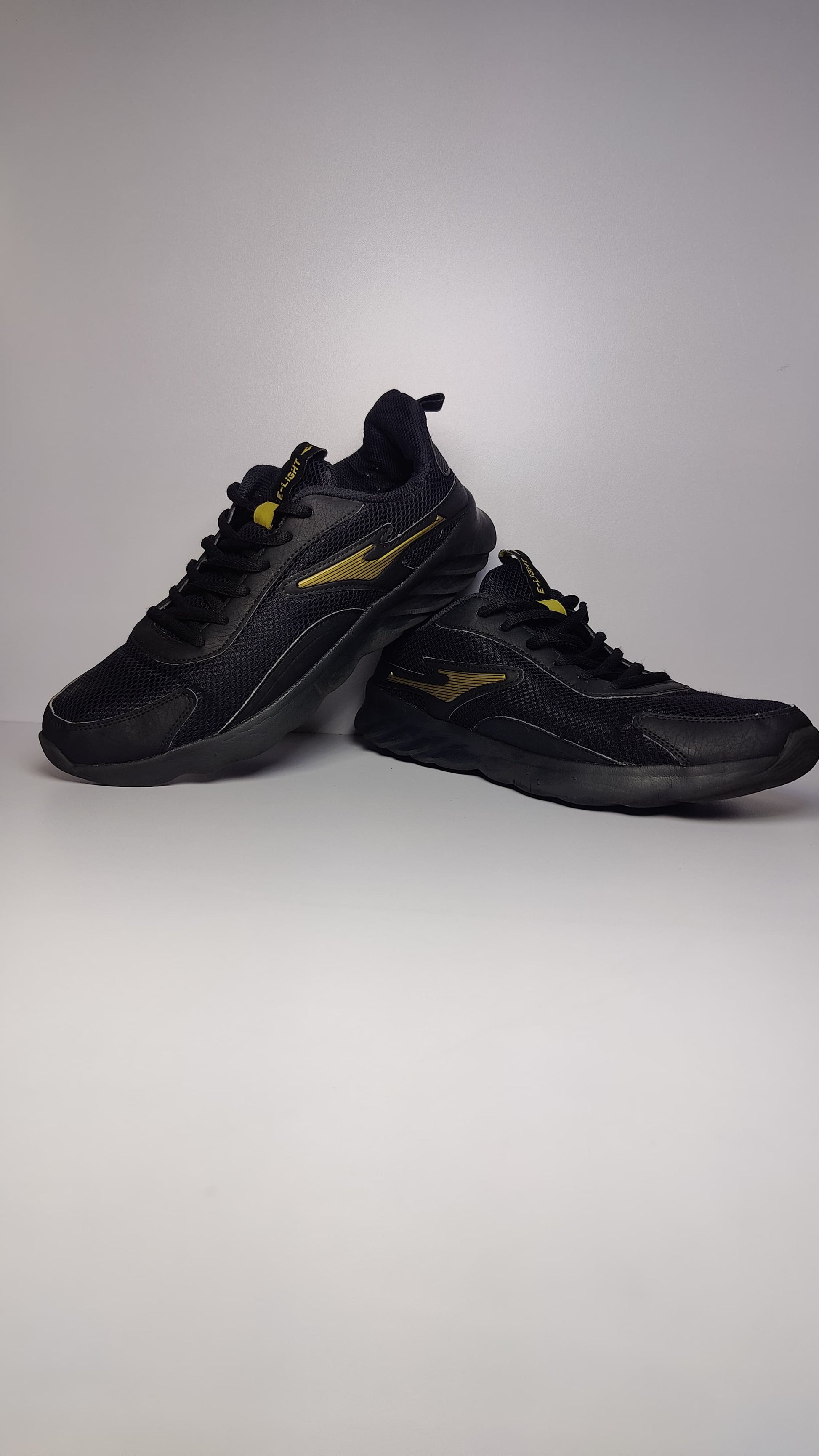 ERKE Hongxing Running Shoes – Black/Gold (Low-Top)