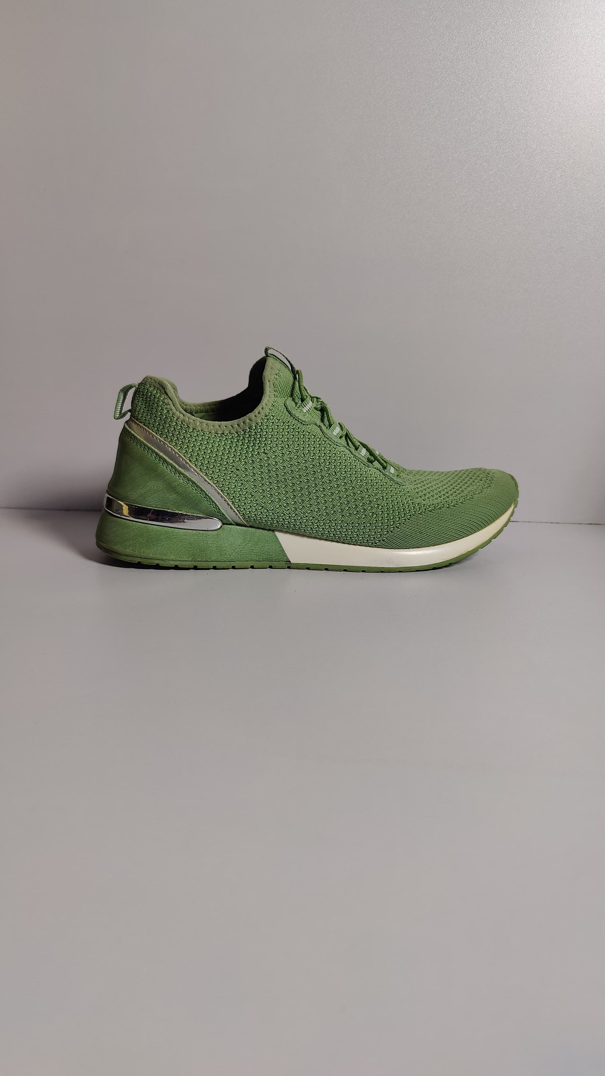 Vnce Women’s Green Laced Sneakers
