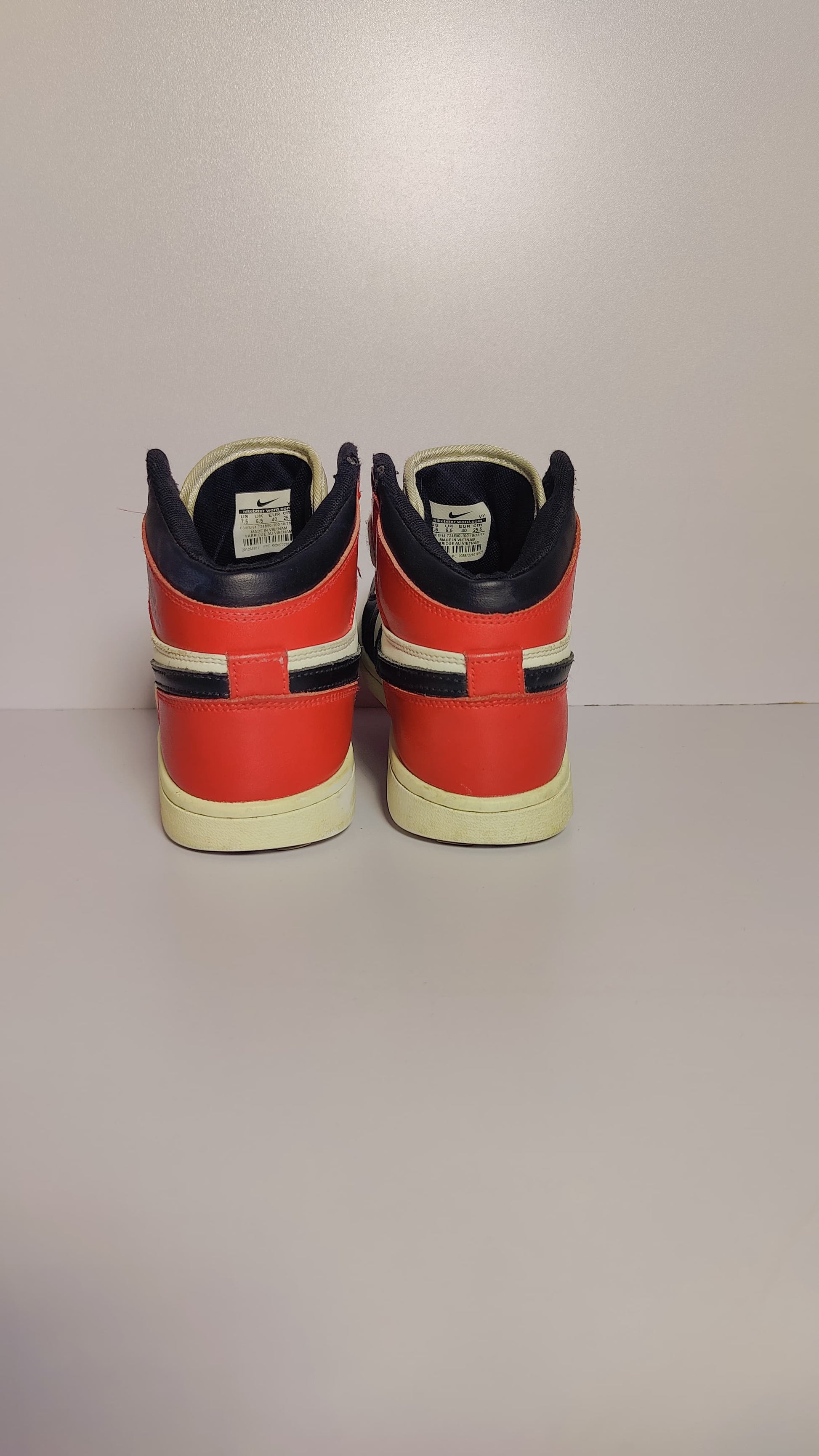 Jordan 1 Mid ‘Black Sail Gym Red’