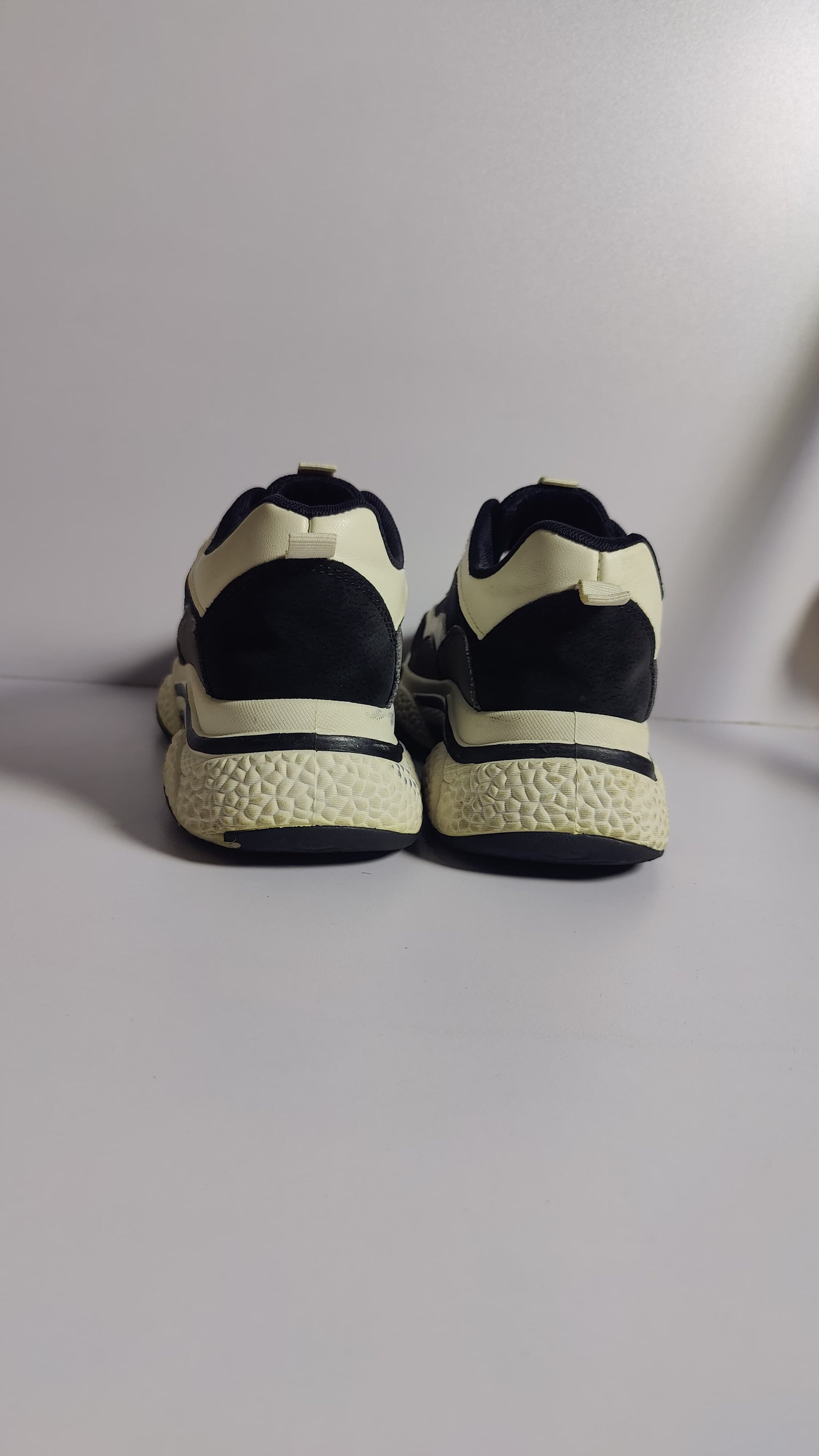 Black & White Low-Top Shoes