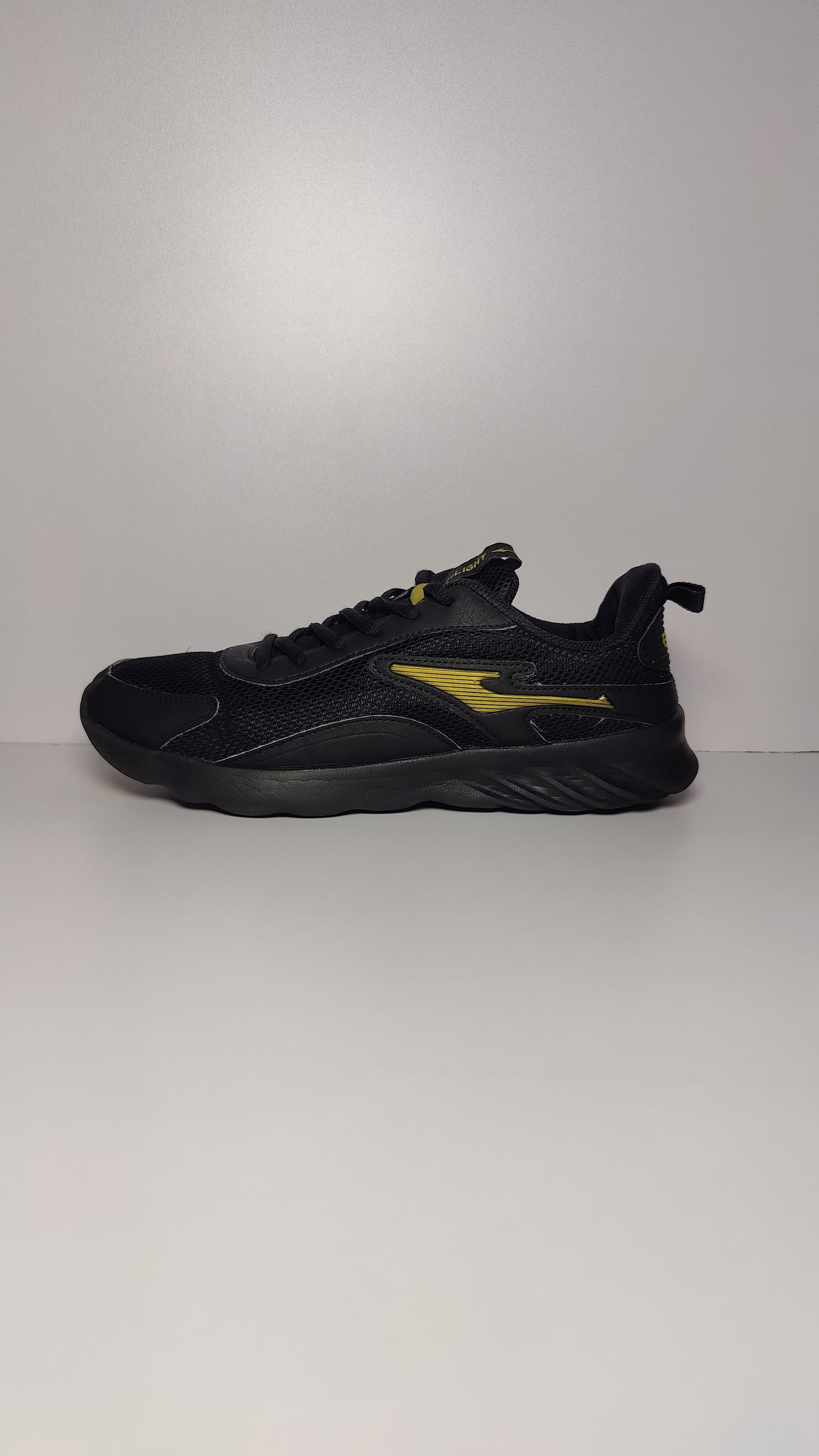 ERKE Hongxing Running Shoes – Black/Gold (Low-Top)