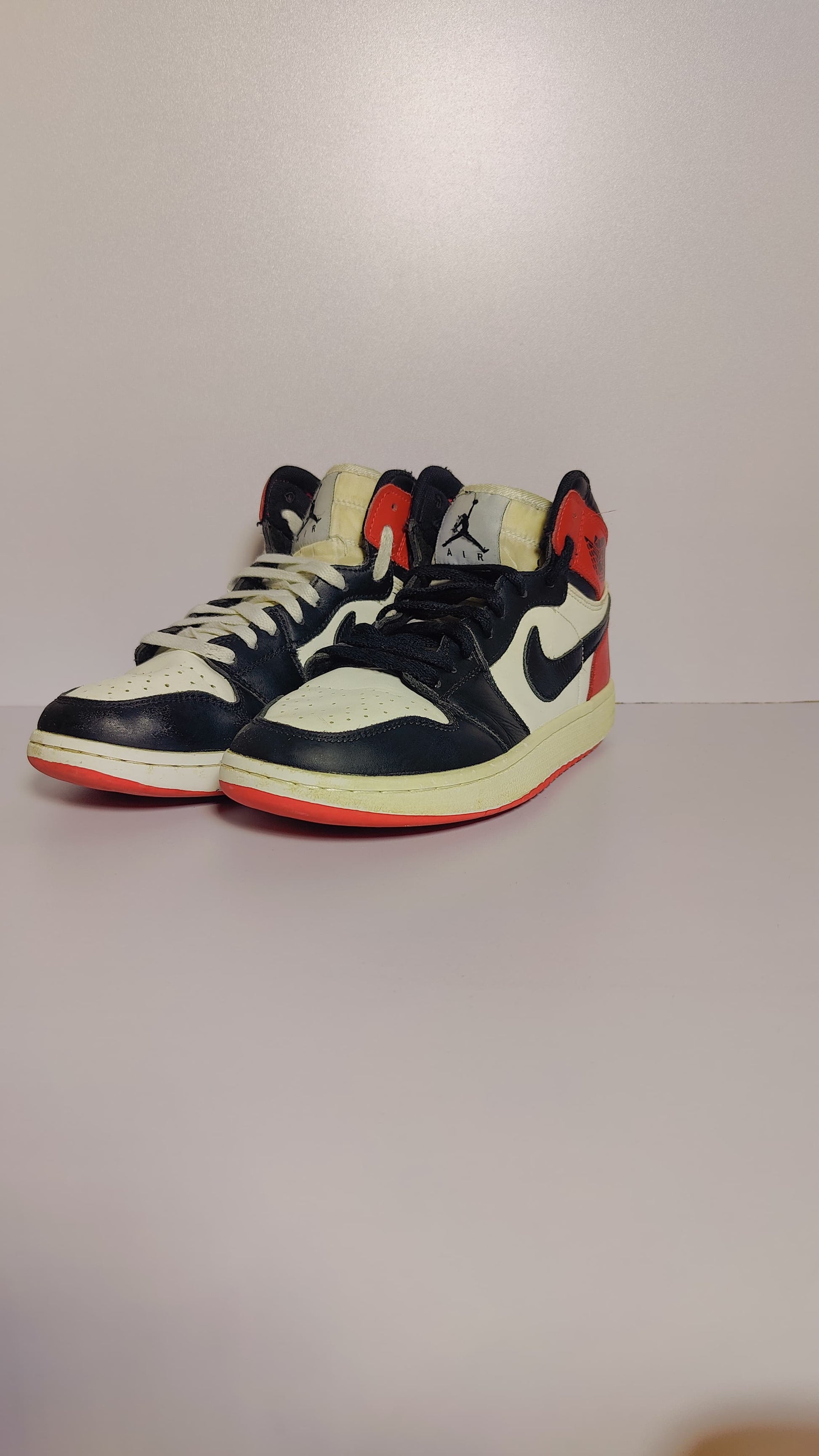 Jordan 1 Mid ‘Black Sail Gym Red’