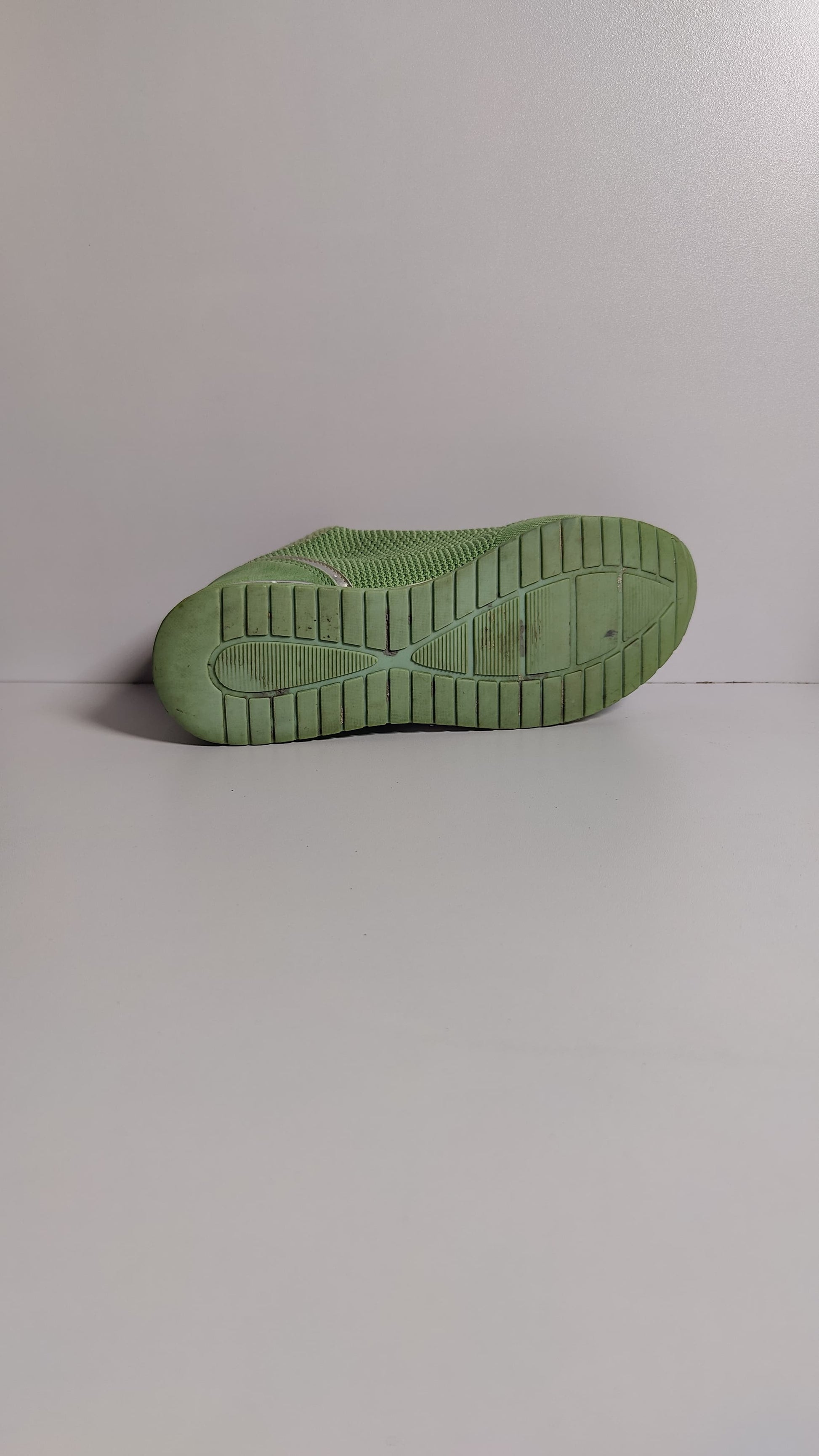 Vnce Women’s Green Laced Sneakers